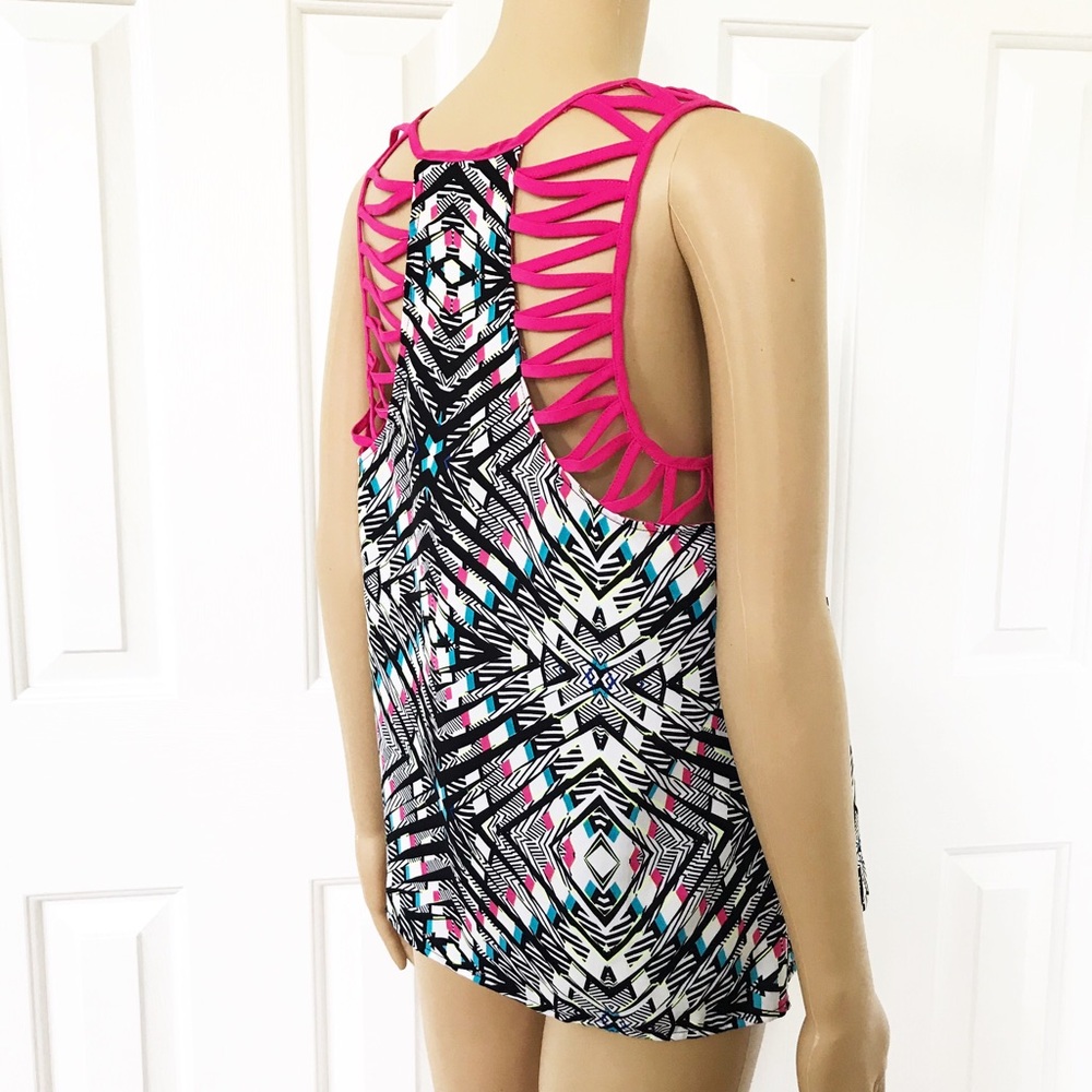 Xhilaration Geometric pattern sleeveless top size M